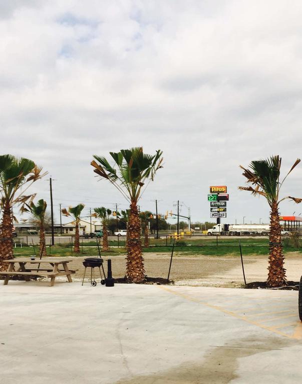 Texan Inn And Suites Tilden ภายนอก รูปภาพ
